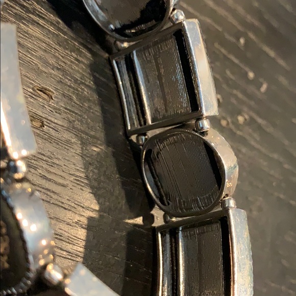 Cameo-Like Style Bracelet - Picture 5 of 7